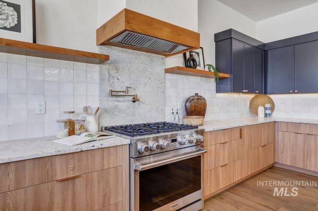 2282 E 4400 N, House other with 4 bedrooms, 4 bathrooms and 3 parking in Filer ID | Image 18