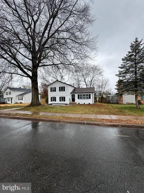 8300 Highland St, MANASSAS, VA, 20110-3617 | Card Image