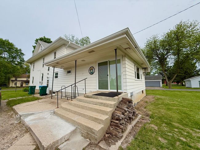 201 N Meyers Ave, House other with 4 bedrooms, 2 bathrooms and 2 parking in MILLEDGEVILLE IL | Image 4