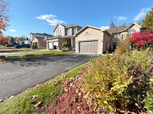 18 Forest Dale Dr, Barrie, ON, L4M6M7 | Card Image