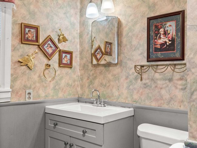 1213 E 1 St, House other with 3 bedrooms, 2 bathrooms and null parking in Hughes Springs TX | Image 16