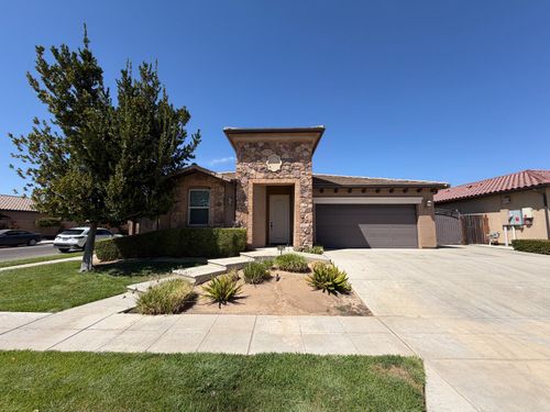 5867 E Laurite Ave, Fresno, CA, 93727-9017 | Card Image