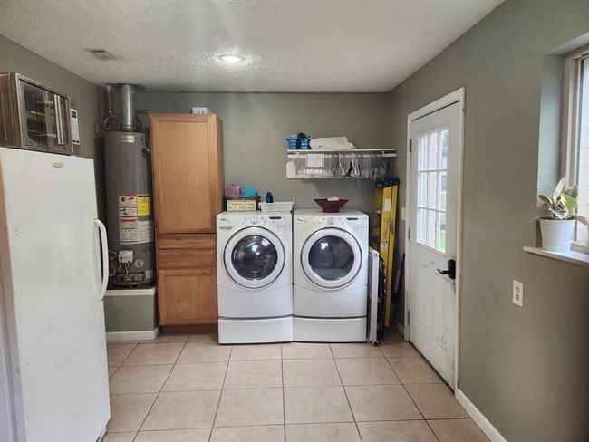 27491 Lantern Ln, House other with 3 bedrooms, 2 bathrooms and null parking in New Caney TX | Image 8