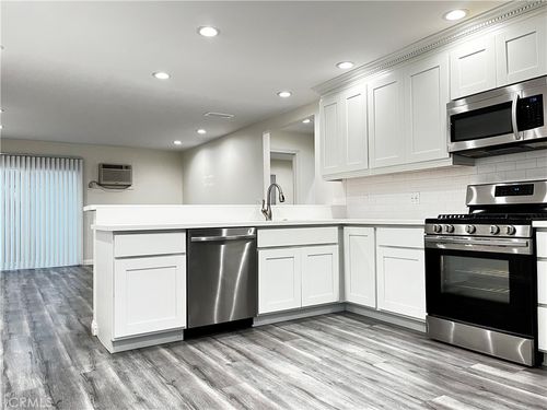 7631 Amazon Dr, Huntington Beach, CA, 92647-8630 | Card Image