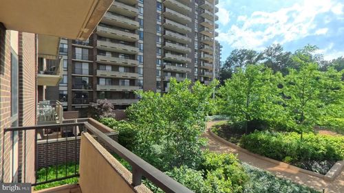 apt-204-1800 Old Meadow Rd, MCLEAN, VA, 22102-1809 | Card Image