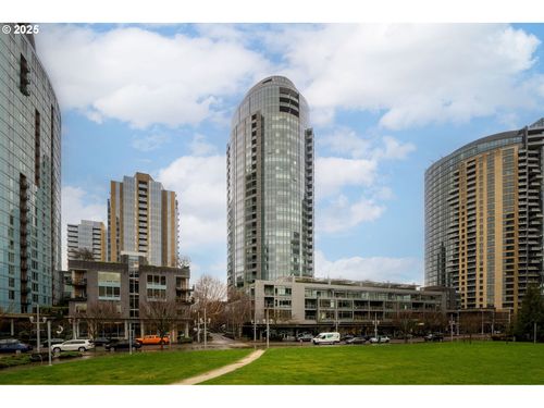 800-3601 River Pkwy, Portland, OR, 97239 | Card Image