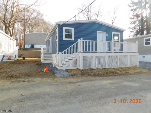 11 Front St, Oxford, NJ, 07863-3604 | Card Image