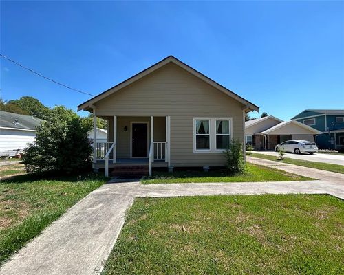 911 Dallas St, Port Neches, TX, 77651-2309 | Card Image