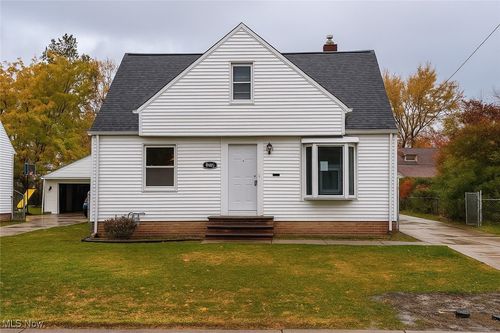 30325 Mildred Dr, Willowick, OH, 44095-4841 | Card Image