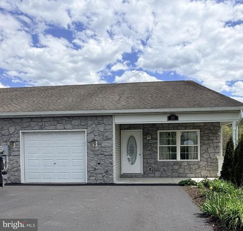 227 Patio Ct, NEW BLOOMFIELD, PA, 17068-9661 | Card Image