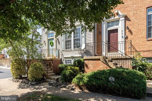 921 Harrison Cir, ALEXANDRIA, VA, 22304-7308 | Card Image