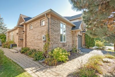 2177 Forest Gate Pk, Home with 2 bedrooms, 3 bathrooms and 3 parking in Oakville ON | Image 1