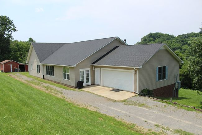 1028 Huff Hollow Rd, Home with 3 bedrooms, 2 bathrooms and 2 parking in Granville TN | Image 5