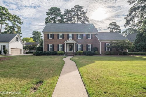 901 Daventry Dr, Greenville, NC, 27858-6557 | Card Image