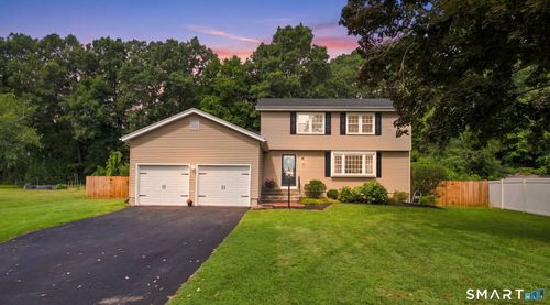 61 Broadleaf Cir, Windsor, CT, 06095-1634 | Card Image