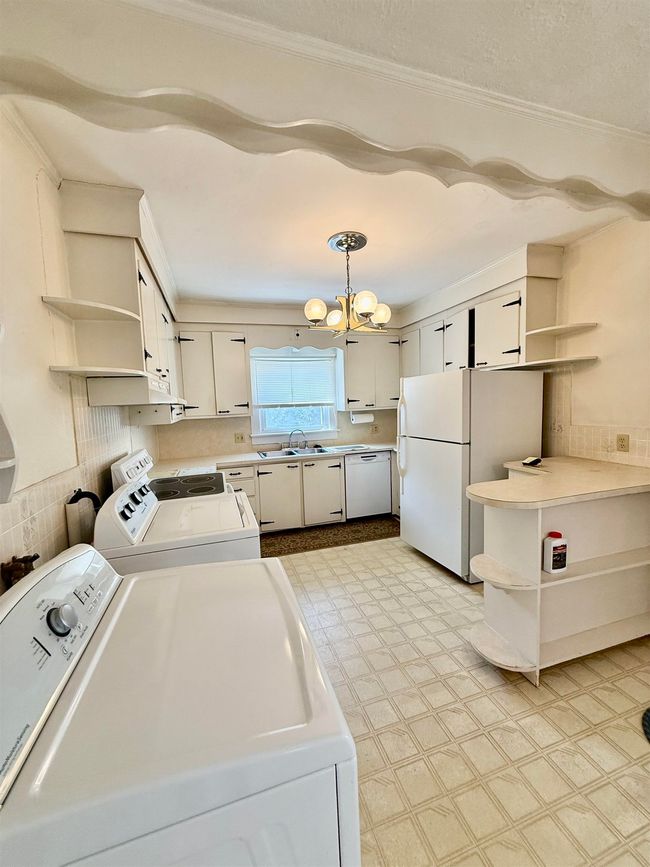 2238 Elm St, House other with 3 bedrooms, 2 bathrooms and null parking in Manchester NH | Image 20