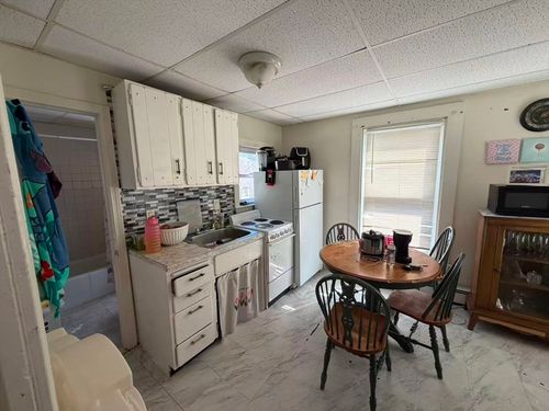 apt-2-48 Waverly Pl, Melrose, MA, 02176-5221 | Card Image