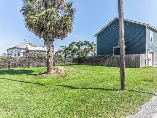 3721 Church St, Galveston, TX, 77550-1222 | Card Image