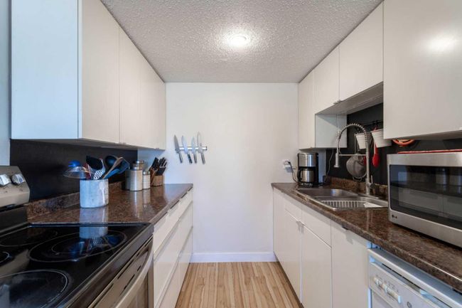 405 - 9930 Bonaventure Drive Se, Home with 3 bedrooms, 1 bathrooms and 2 parking in Calgary AB | Image 4
