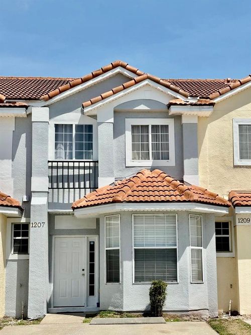 1207 S Beach Cir, KISSIMMEE, FL, 34746-6747 | Card Image