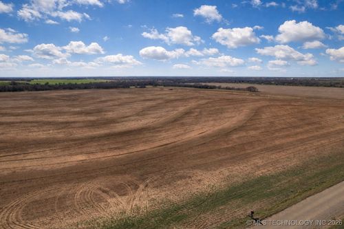 1 E 320, Red Rock, OK, 74651 | Card Image