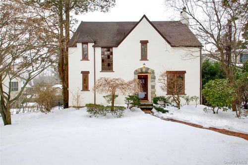 27 Oakland Dr, Port Washington, NY, 11050-4125 | Card Image