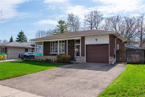 103 Queenston Dr, Kitchener, ON, N2B2V2 | Card Image