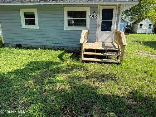 2306 Bay St, Morehead City, NC, 28557-3528 | Card Image