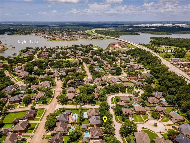 Just minutes from Taylor Lake! A day on the water is unbelievably convenient now! | Image 38