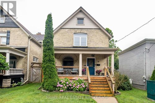 18 Victoria St, Saint Thomas, ON, N5R2E5 | Card Image