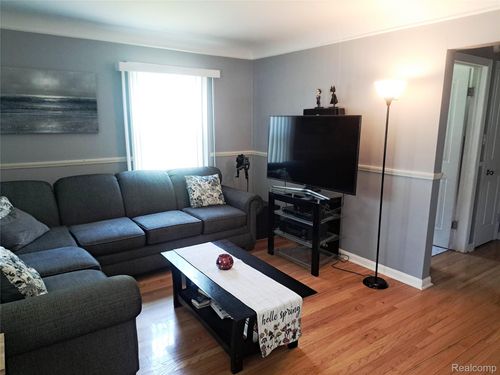1577 Pagel Ave, Lincoln Park, MI, 48146-3535 | Card Image