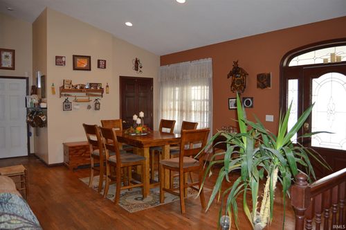 4949 800, Montgomery, IN, 47558-5364 | Card Image