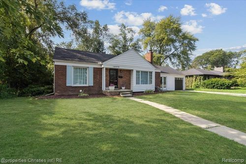 16975 W 14 Mile Rd, Beverly Hills, MI, 48025-3223 | Card Image