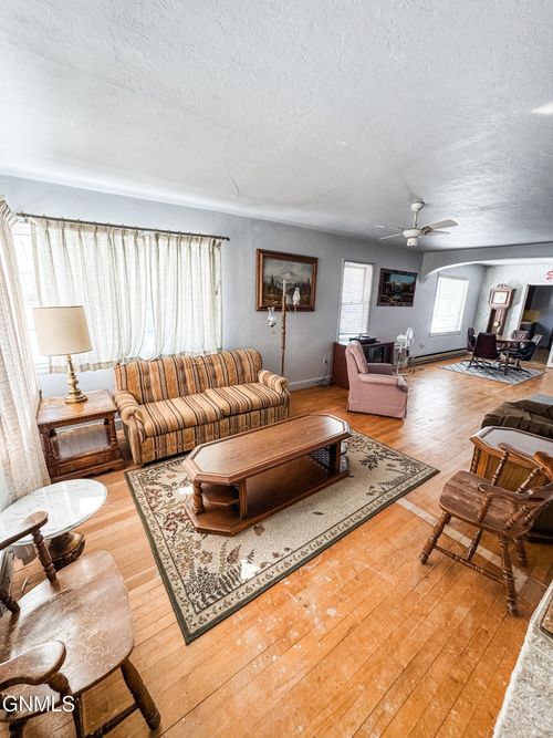 209 5th Avenue Se, Crosby, ND, 58730 | Card Image