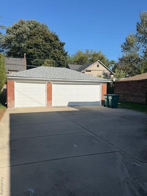 836 Harcourt Rd, Grosse Pointe Park, MI, 48230-1834 | Card Image