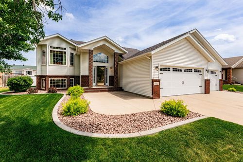 3322 Jackson St S, Fargo, ND, 58104-6987 | Card Image