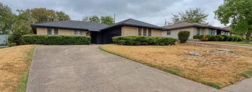 327 Penguin Drive, Dallas, TX, 75241 | Card Image
