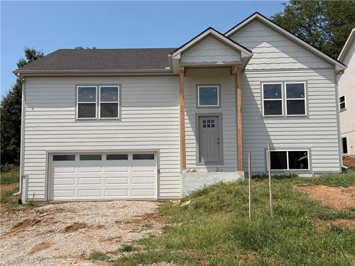 2032 W Springs Way, Excelsior Springs, MO, 64024-9304 | Card Image