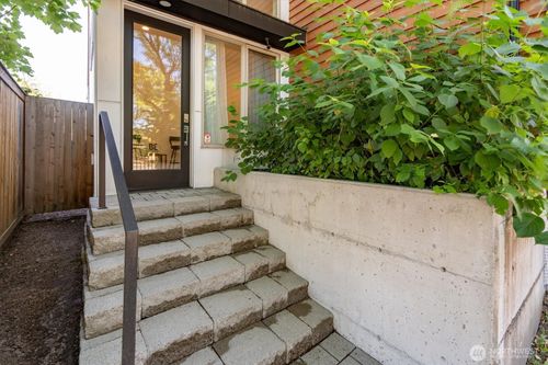 551 28th Ave, Seattle, WA, 98122-6209 | Card Image