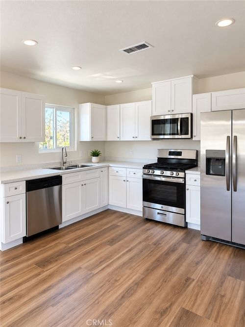 b-1040 El Camino Dr, Costa Mesa, CA, 92626-5558 | Card Image