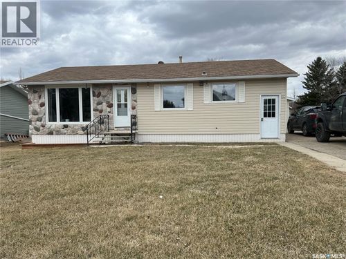 901 Thompson St, Whitewood, SK, S0G5C0 | Card Image