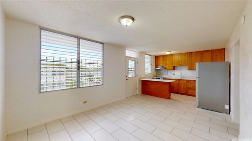 102-39 Hialoa St, Honolulu, HI, 96817-3214 | Card Image