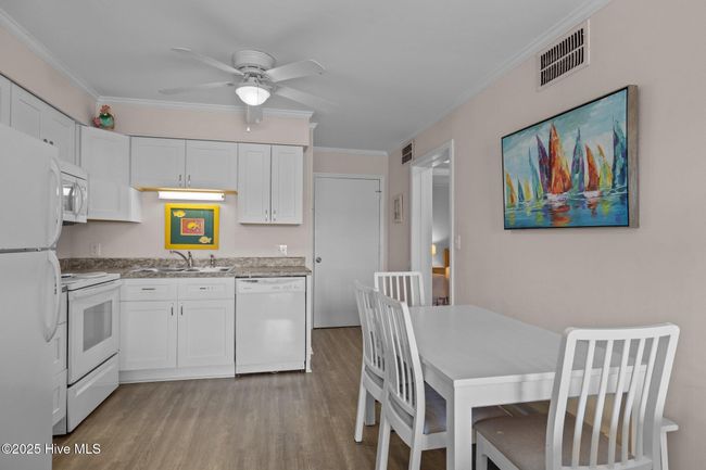H9 - 2008 E Fort Macon Rd, Condo with 2 bedrooms, 2 bathrooms and null parking in Atlantic Beach NC | Image 6