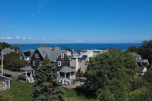 27 Westmoreland St, Narragansett, RI, 02882-3942 | Card Image