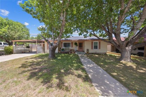 1007 W Avenue A, Lampasas, TX, 76550-1604 | Card Image
