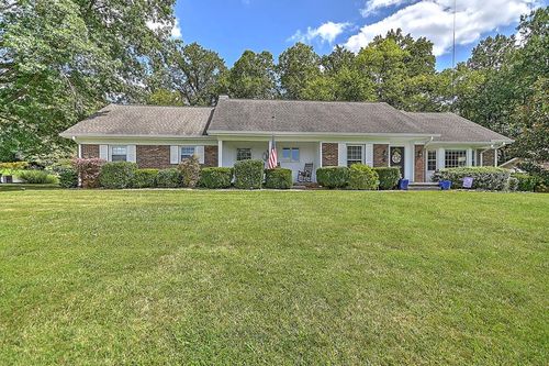 104 Forest Hills Dr, Bristol, TN, 37620-2707 | Card Image