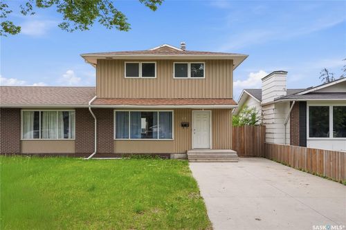 68 Carleton Dr, Saskatoon, SK, S7H3N6 | Card Image