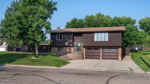243 Sheila Dr, Beulah, ND, 58523-6913 | Card Image
