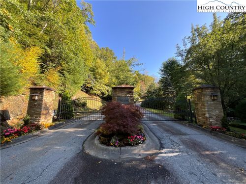 122 W Stone Drive, Blowing Rock, NC, 28605 | Card Image