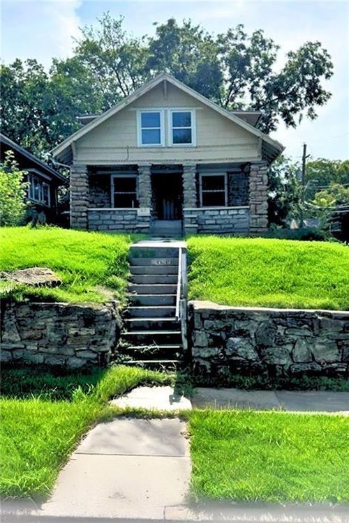 3631 Chestnut Ave, Kansas City, MO, 64128-2447 | Card Image
